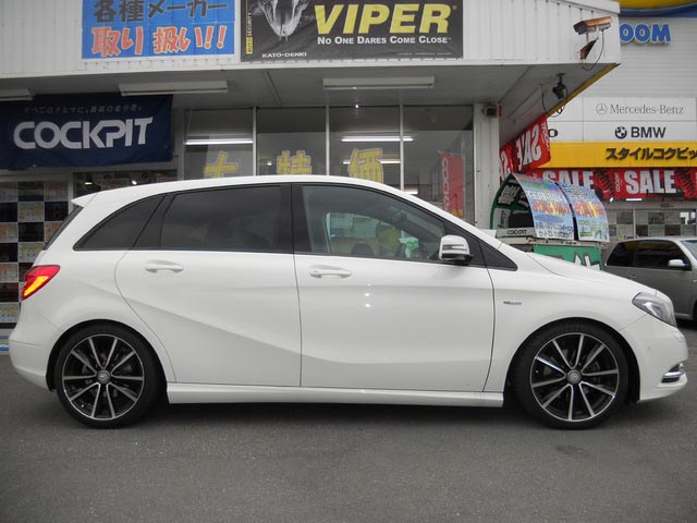 ベンツBクラス HRダウンサス 取り付け | スタッフ日記 | スタイルコクピット ズーム | 車のカスタマイズにかかわるスタッフより