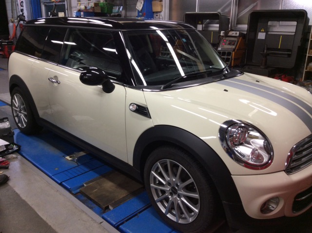 Miniクラブマン スピーカー交換です Bmw Mini Av カーナビ ドライブレコーダー Etc Av カーナビ ドライブレコーダー Etc スピーカー取付 スタッフ日記 コクピット モリオカ 車のカスタマイズにかかわるスタッフより
