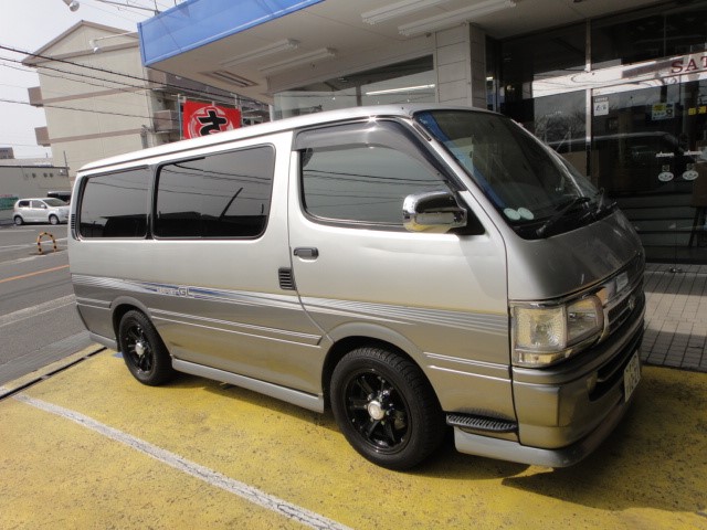 ワンオフマフラー | トヨタ ハイエース 吸・排気系 インテリア > 加工