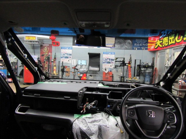 やっぱり大画面で正解でした ホンダ ステップワゴン 店長アサコのブログ コクピット 55 車のカスタマイズにかかわるスタッフより