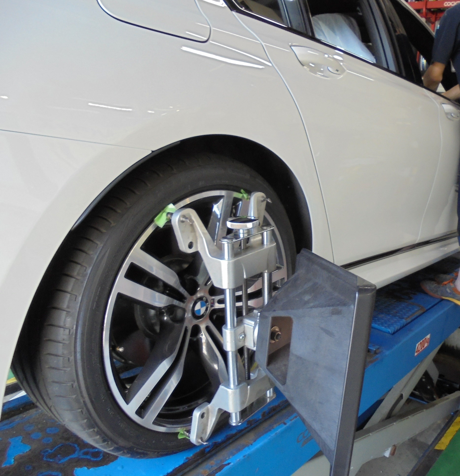 BMW 7シリーズ G11 アライメント作業 | スタッフ日記 | コクピット 白樺 | 車のカスタマイズにかかわるスタッフより