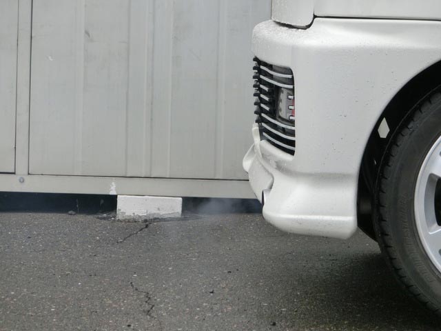 横揺れ スタッフ日記 コクピット 白樺 車のカスタマイズにかかわるスタッフより