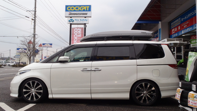 エリシオン 車高調整完了 スタッフ 日記 コクピット 荒井 車のカスタマイズにかかわるスタッフより