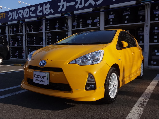 白いホイールが似合います トヨタ アクア 今日の出来事 コクピット 西部 車のカスタマイズにかかわるスタッフより