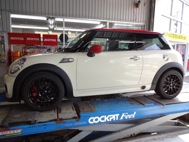 Mini R56 Jcw 車高調取付 Sachs ザックス Feel Book スタイルコクピット フィール 車 のカスタマイズにかかわるスタッフより