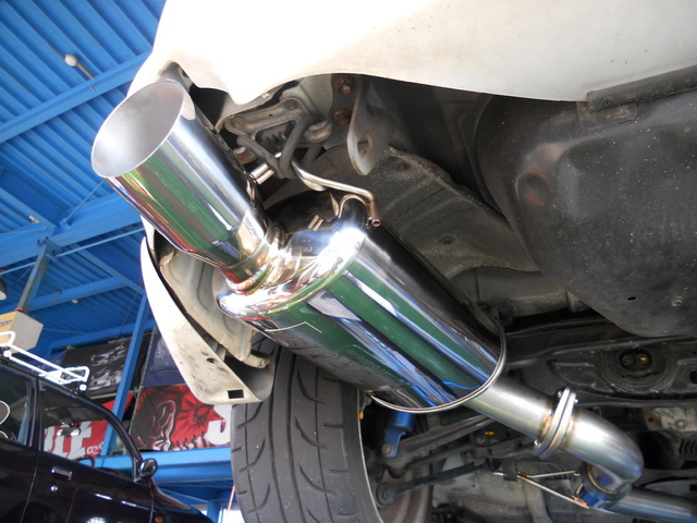 Jzs80 スープラ マフラー交換しました スタッフ日記 スタイルコクピット ズーム 車のカスタマイズにかかわるスタッフより