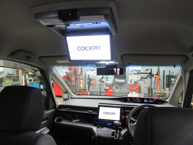 やっぱり大画面で正解でした ホンダ ステップワゴン 店長アサコのブログ コクピット 55 車のカスタマイズにかかわるスタッフより