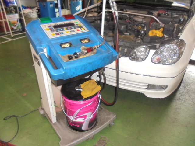 パワステオイル交換 店舗日記 コクピット 麻生 車のカスタマイズにかかわるスタッフより