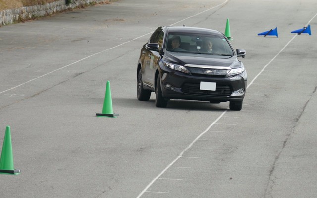 トヨタ　ハリアー　＆　プレミアムSUV向けのALENZA 001