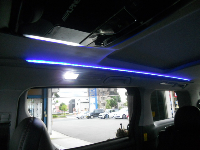 ヴェルファイア 室内灯led 間接照明取り付け スタッフ日記 スタイルコクピット ズーム 車のカスタマイズにかかわるスタッフより