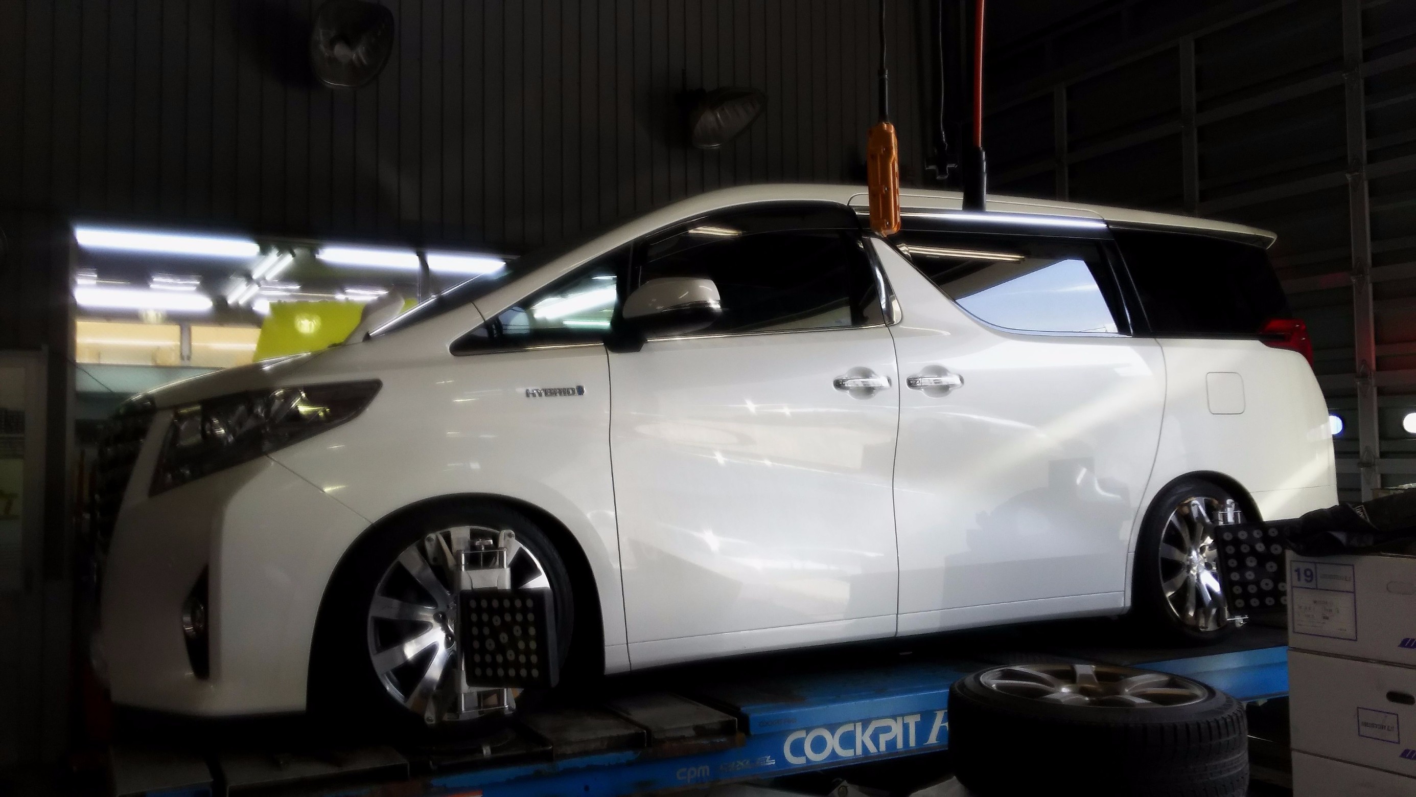 トヨタ AYH30 アルファード ハイブリッド に車高調取付＆4輪