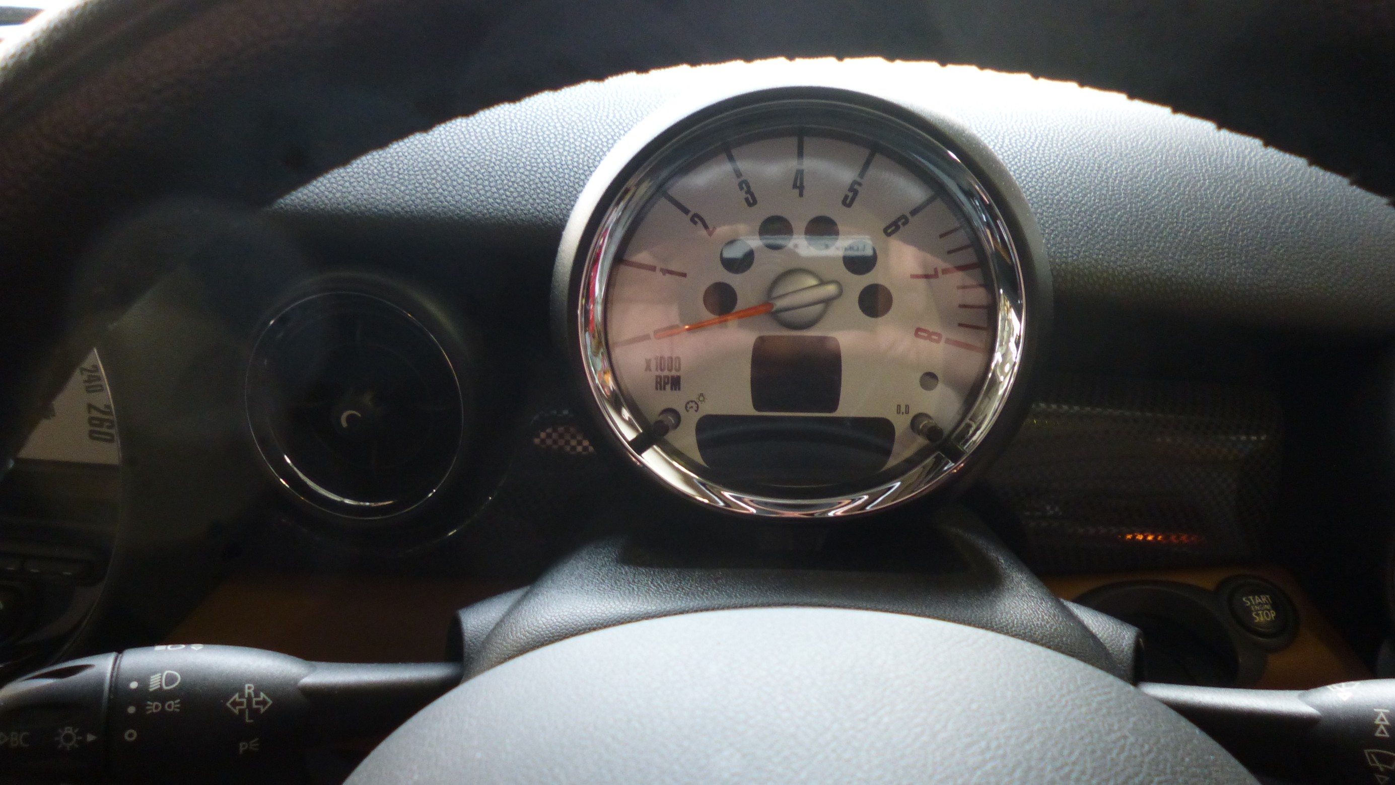 Mini R56 Cooper S に追加メーター取付 Duell Ag デュエルag フロッグ Defi デフィ Advance ミニ クーパーs インテリア インテリア ステアリング シート交換 フィールの日記 スタイルコクピット フィール 車のカスタマイズにかかわるスタッフより