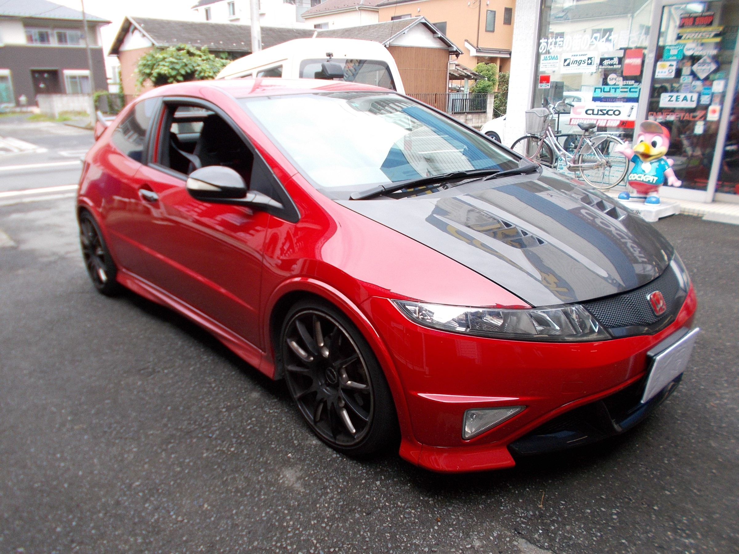 シビックタイプＲユーロ リヤブレーキパッド交換（持込み） | ホンダ シビック 足まわり（サスペンション・ブレーキ） > ブレーキキャリパー・ ブレーキパッド交換 | 作業日誌 | コクピット 川越 | お店の得意技紹介