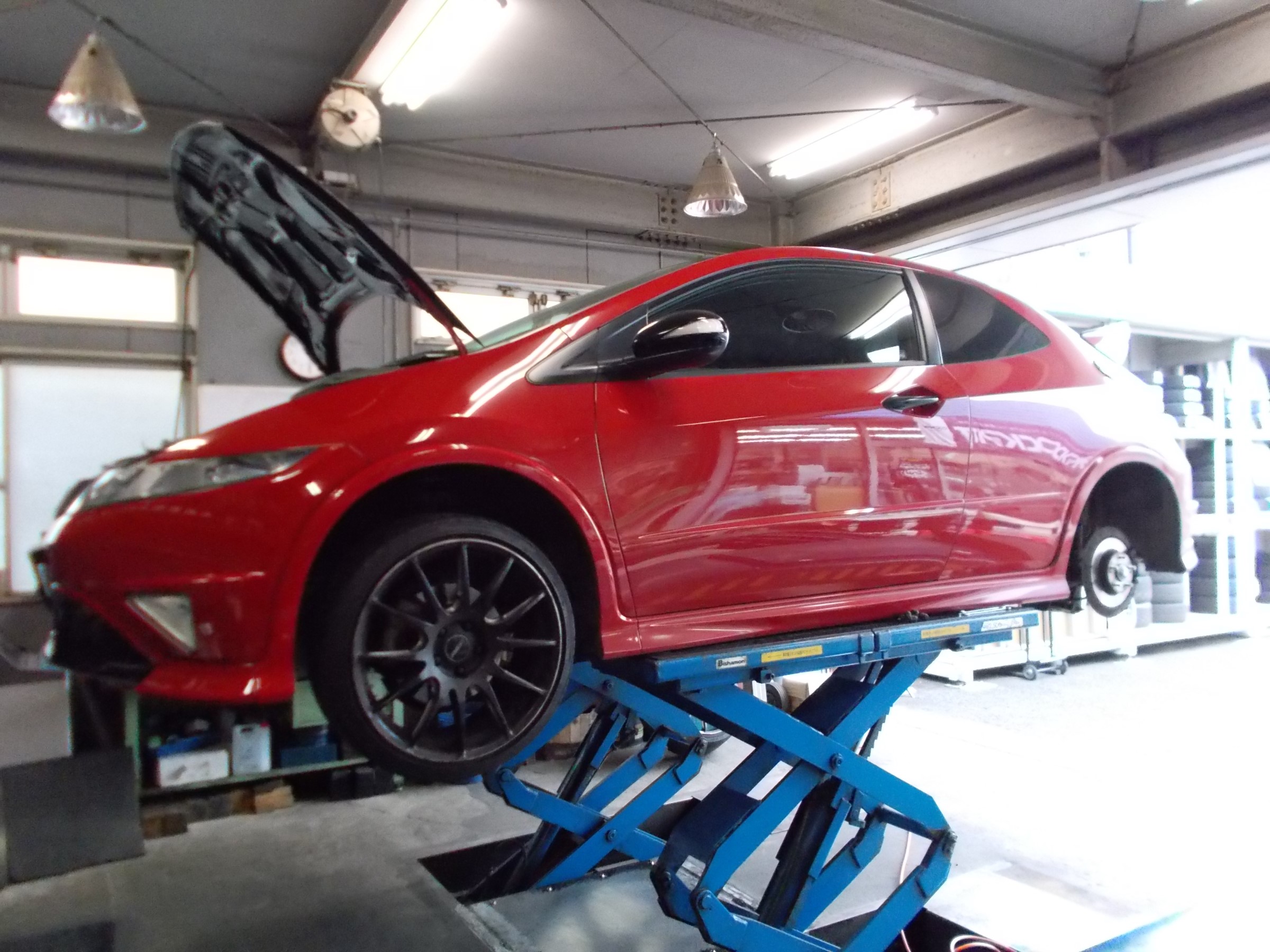 シビックタイプＲユーロ リヤブレーキパッド交換（持込み） | ホンダ シビック 足まわり（サスペンション・ブレーキ） > ブレーキキャリパー・ ブレーキパッド交換 | 作業日誌 | コクピット 川越 | お店の得意技紹介