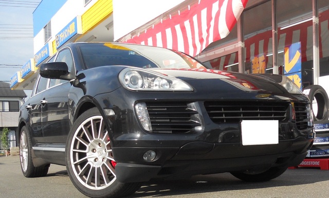 ポルシェ カイエン 車高調取り付け スタッフ日記 スタイルコクピット ズーム 車のカスタマイズにかかわるスタッフより