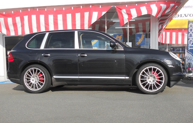 ポルシェ カイエン 車高調取り付け スタッフ日記 スタイルコクピット ズーム 車のカスタマイズにかかわるスタッフより