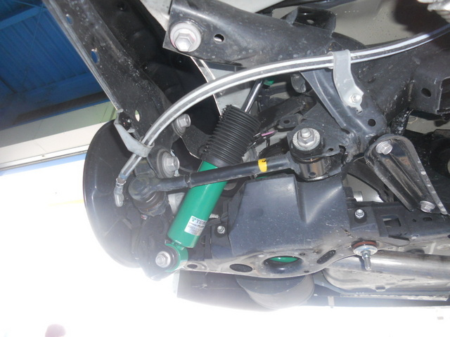 新型ハリアー 60型 車高調取り付け スタッフ日記 スタイルコクピット ズーム 車のカスタマイズにかかわるスタッフより