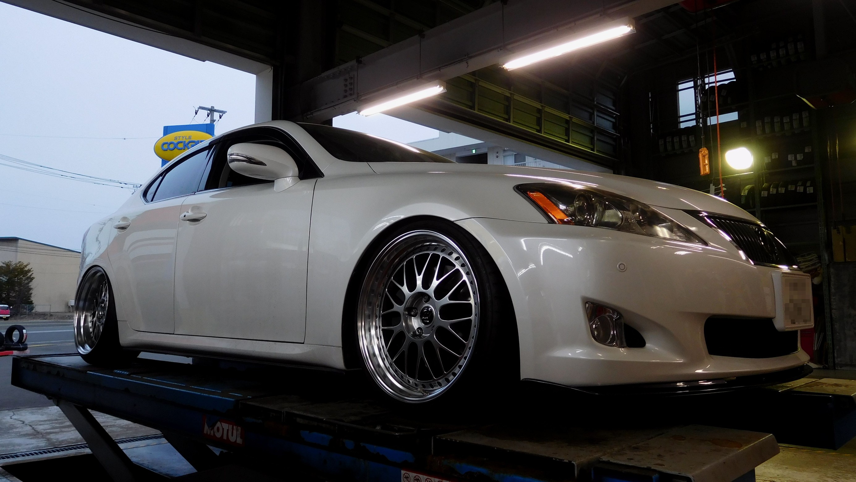 LEXUS IS GSE に SARDスポーツキャタライザー& cpm