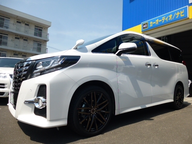 トヨタ NEW アルファード にホイール取付 ／ WORK URBANZONE