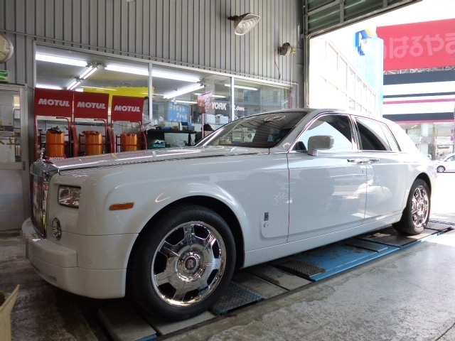 ロールスロイス ファントム のロワリング作業。。 | Feel Book