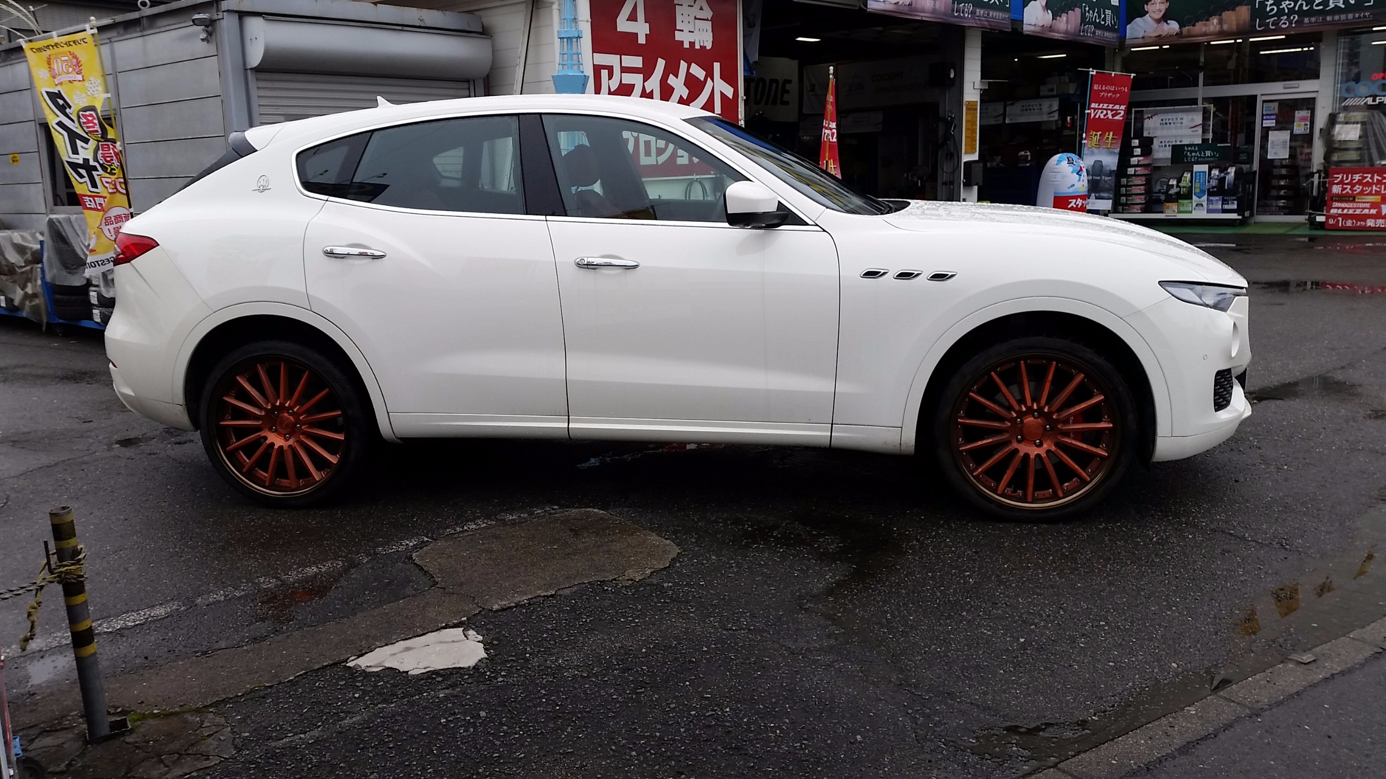 MASERATI Levante × タイヤ・ホイール、空気圧センサー取り付け