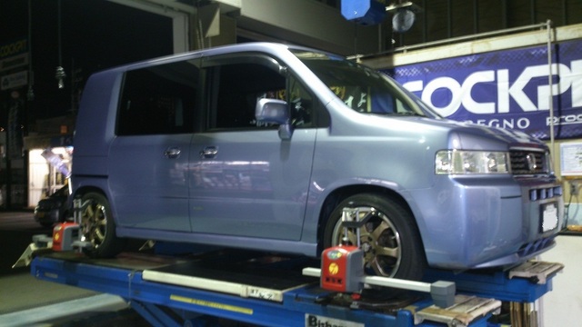モビリオ スパイクにテイン ストリートベイシスお取付 スタッフblog コクピット 藤枝 車のカスタマイズにかかわるスタッフより