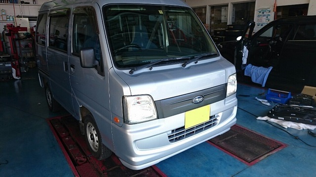 サンバー LEDヘッドライトバルブ交換 | スタッフ日記