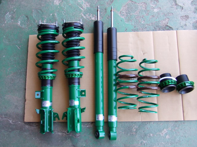 マツダ デミオスポルト Tein Street Basis 取り付け スタッフ日記 コクピット 121 車のカスタマイズにかかわるスタッフより