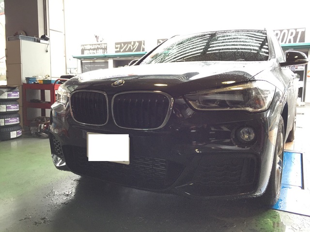 BMW X1 (F48) Mパフォーマンス ブラックキドニーグリル装着
