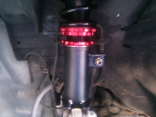 E12ノート × BLITZ（ブリッツ）車高調取り付け | スタッフ日記