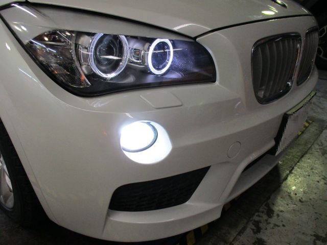 Bmw E84 X1 フロント 発光部位 ホワイトニング 室内灯 Promina Comp へ交換作業 フィールの日記 スタイルコクピット フィール 車のカスタマイズにかかわるスタッフより