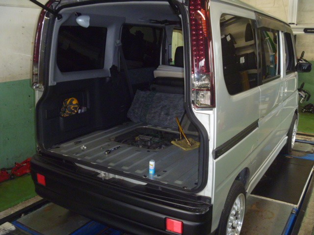 怒涛のエアコンメンテナンス メンテナンス オイル バッテリー他 店舗日記 コクピット 麻生 車のカスタマイズにかかわるスタッフより