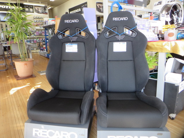 Recaro レカロ Sr 7の試座シートが入荷しましたよ 店長アサコのブログ コクピット 55 車のカスタマイズにかかわるスタッフより