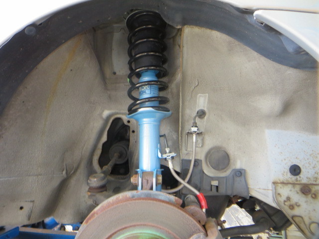 ヴィヴィオのサスペンションリフレッシュ大作戦 店長アサコのブログ コクピット 55 車のカスタマイズにかかわるスタッフより