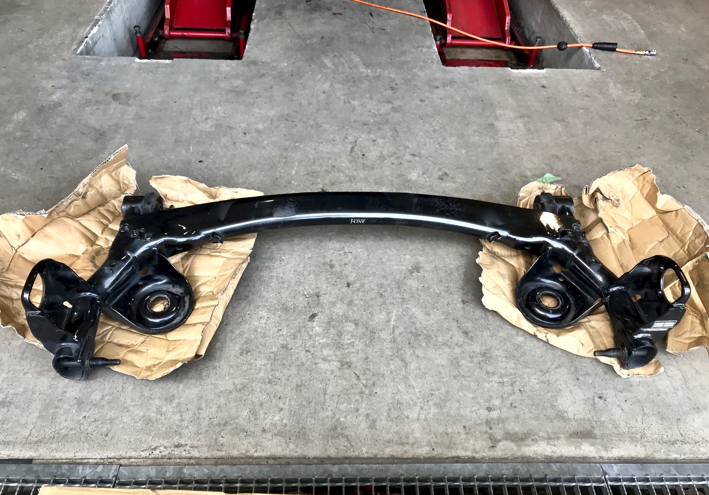 アルファ MNH10W TOYOTA ALPHARD ✖ TEIN FLEX Z & J-LINE REAR AXLEで足