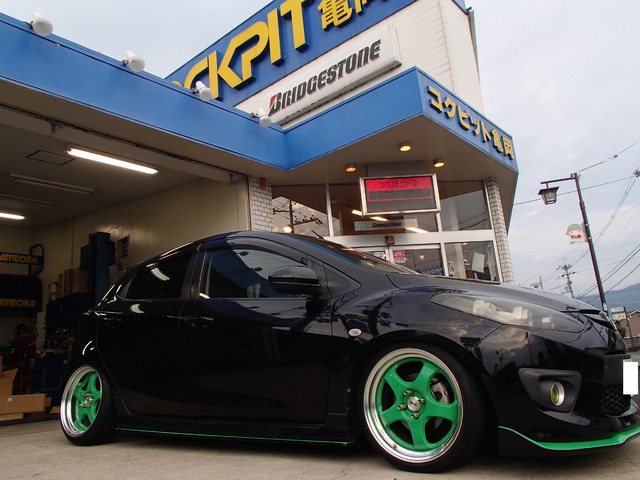 マツダ デミオ フロント サイド スポイラー取り付け Kameoka Diary コクピット 亀岡 車のカスタマイズにかかわるスタッフより