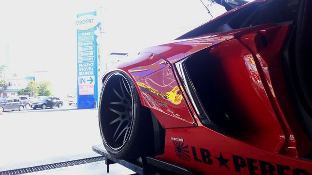 ランボルギーニ アヴェンタドール LB☆WORKS 登場❤ ／ ロワリング作業