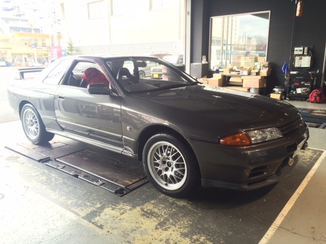 極上bnr32 タイヤ交換 Vスペックbbs再塗装 スタッフ日記 コクピット豊洲 車のカスタマイズにかかわるスタッフより