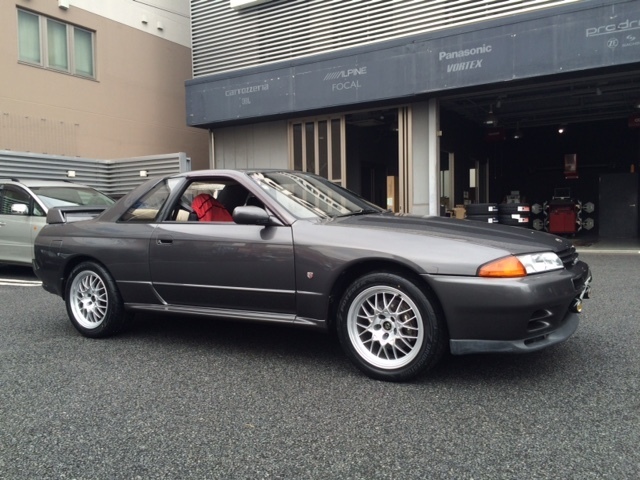 極上bnr32 タイヤ交換 Vスペックbbs再塗装 スタッフ日記 コクピット豊洲 車のカスタマイズにかかわるスタッフより