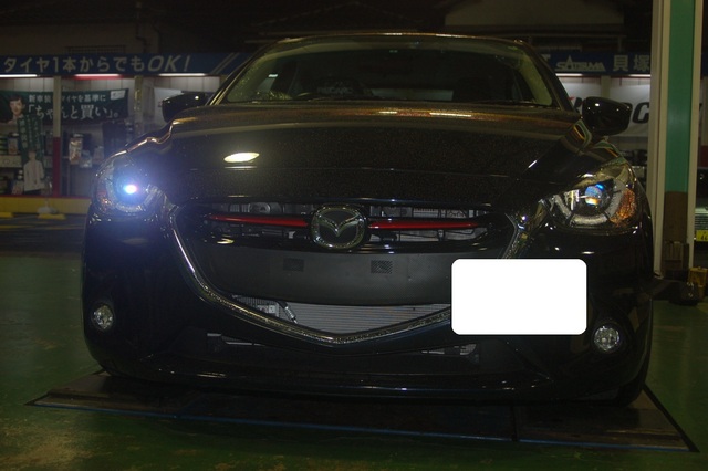 Dj5fs デミオ ナンバープレートオフセット Staff日記 コクピット さつま貝塚 車のカスタマイズにかかわるスタッフより