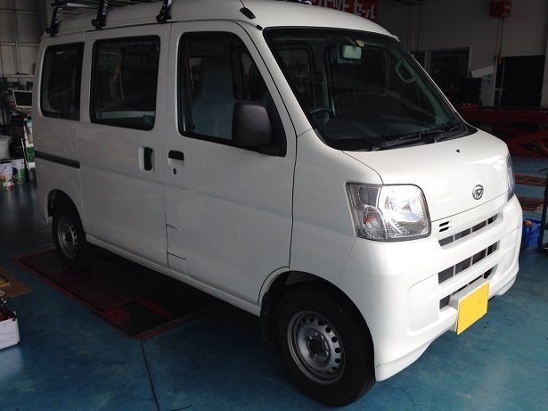 ハイゼットカーゴ バックカメラ取付 スタッフ日記 コクピット 107 車のカスタマイズにかかわるスタッフより