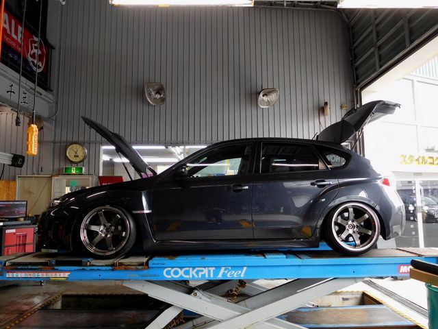 スバル Grb インプレッサ Sti に車高調取付 4輪アライメント作業 Cusco Sports Zero3r 特注 Feel Book スタイルコクピット フィール 車のカスタマイズにかかわるスタッフより