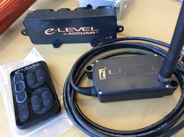 200系CROWN ACCエアサス e-LEVEL!! | スタッフ 日記