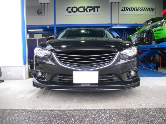 マツダ Gjアテンザ マークレスグリル取付です スタッフ日記 スタイルコクピット ズーム 車のカスタマイズにかかわるスタッフより