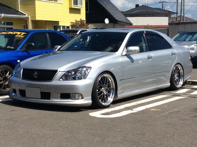 18 クラウン車検もがんばるぞい スタッフ 日記 コクピット 荒井 車のカスタマイズにかかわるスタッフより