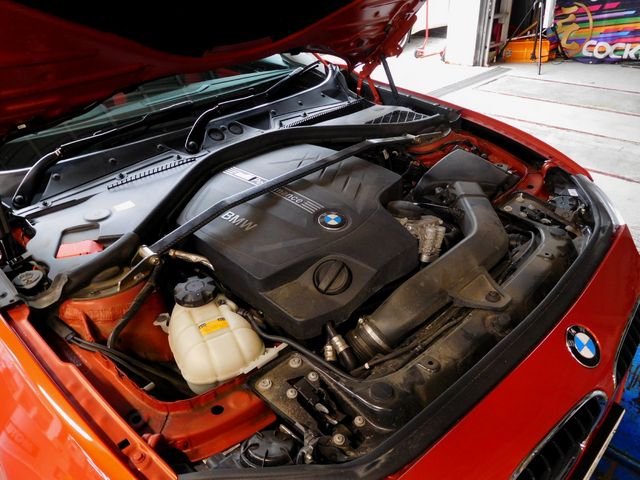 Bmw 135i のエンジンオイル オイルフィルター交換作業 Power Cluster パワークラスター Feel Book スタイルコクピット フィール 車のカスタマイズにかかわるスタッフより