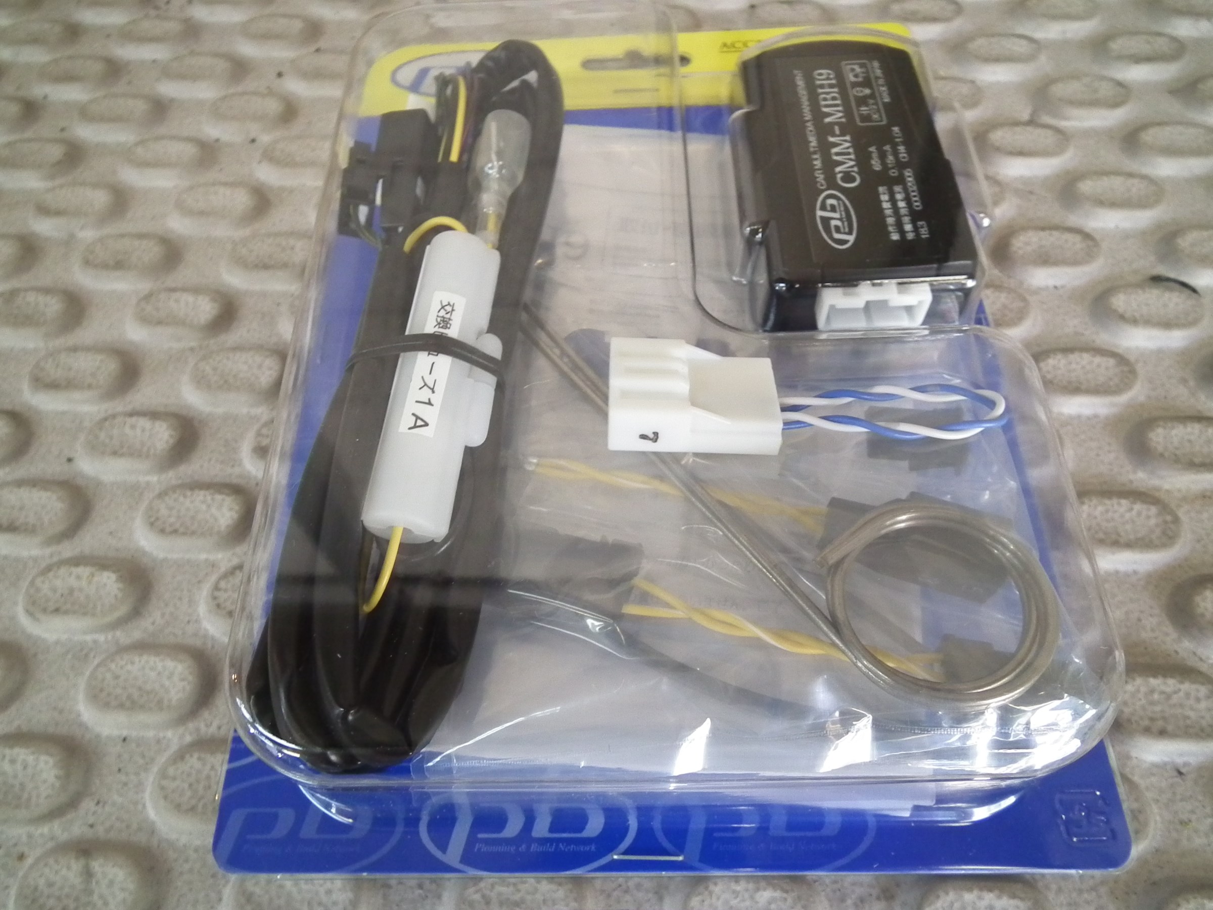 新型メルセデスベンツ S222 テレビキャンセラー取り付け作業で御来店。 メルセデス・ベンツ Sクラス AV・カーナビ・ドライブレコーダー・ETC スタッフ 日記 コクピット 21