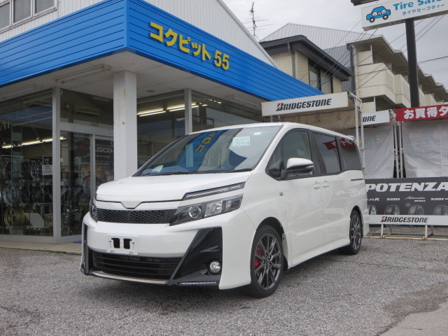 話題の Voxy G S を納車前に攻める 店長アサコのブログ コクピット 55 車のカスタマイズにかかわるスタッフより
