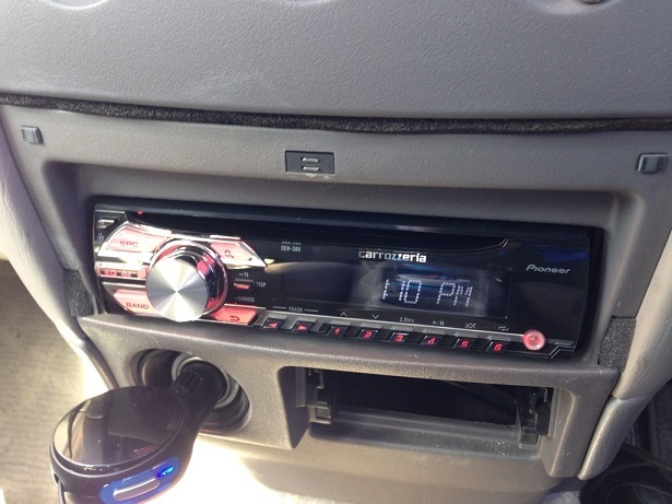 プリウス（NHW11） カロッツェリアCDデッキDEH-380 取り付け