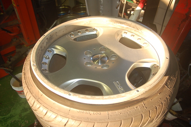 ようやく入荷したのでパテントリップ交換！ | STAFF日記